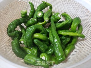 尖椒炒花生米步骤1