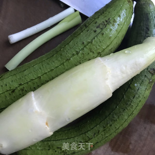 丝瓜炒茭白步骤1
