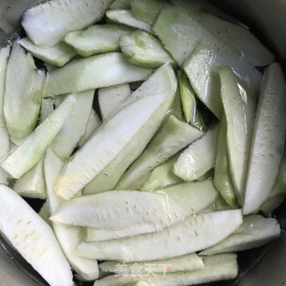 丝瓜炒茭白步骤2