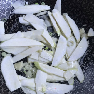 丝瓜炒茭白步骤5