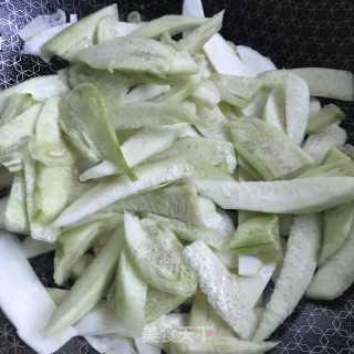 丝瓜炒茭白步骤6