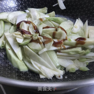 丝瓜炒茭白步骤7