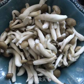青菜炒小蘑菇步骤3