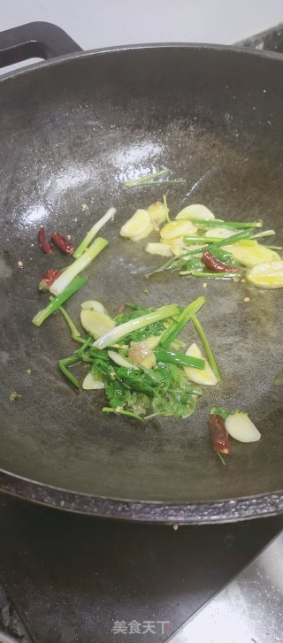 葱爆虾步骤3