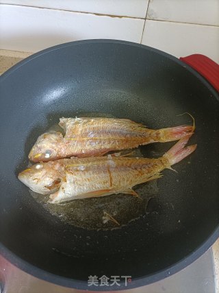 香芹焖红杉鱼步骤1