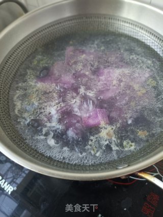 紫山药炖鸽子步骤5