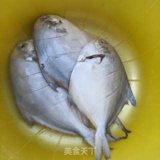 醋焖银鲳鱼步骤2