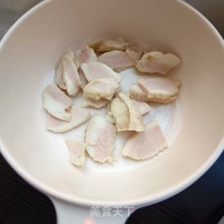 回锅肉炖豇豆角步骤2