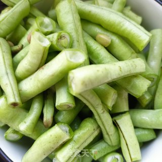回锅肉炖豇豆角步骤5