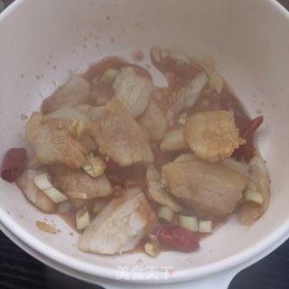 回锅肉炖豇豆角步骤8