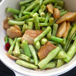 回锅肉炖豇豆角步骤9