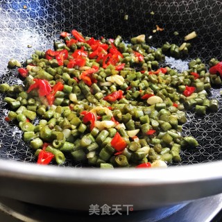 红辣椒炒酸豆角步骤5