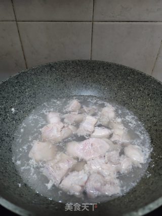 排骨焖板栗步骤2