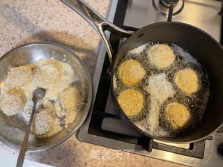 酥炸虾丸步骤10
