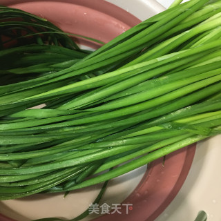 肉片香干炒韭菜步骤1