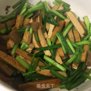 肉片香干炒韭菜步骤6