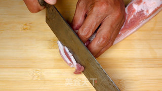 百合炒肉片步骤2