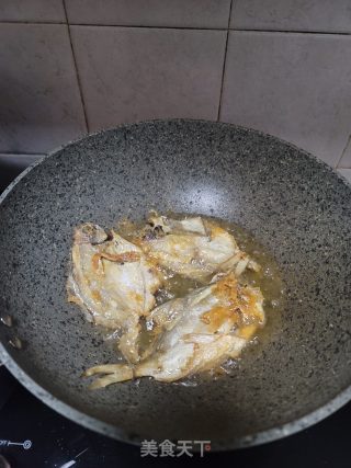 炸白鲳步骤6
