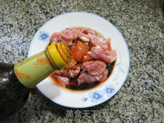 扁豆炒鸡腿肉丁步骤4