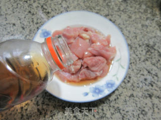 扁豆炒鸡腿肉丁步骤3