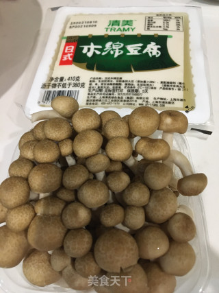 蟹味菇烧豆腐步骤1