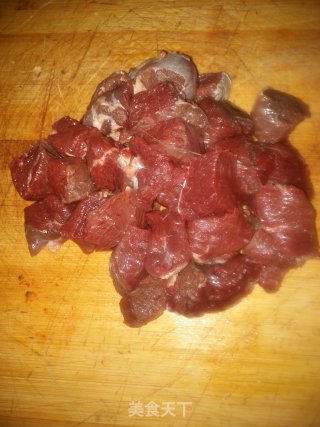蒜香口蘑牛肉粒步骤1