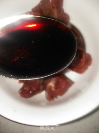 蒜香口蘑牛肉粒步骤2