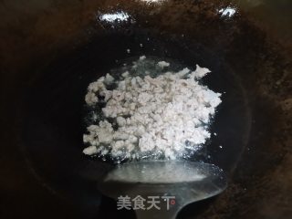豆角炒肉末步骤1