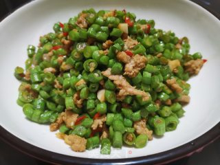 豆角炒肉末步骤6