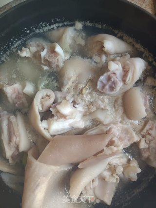 黄豆酱酱猪蹄步骤2