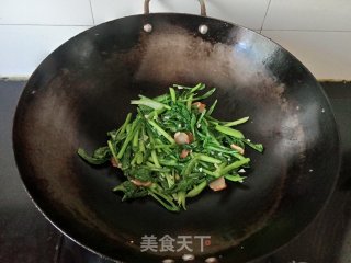 猪油渣炒菜心步骤7