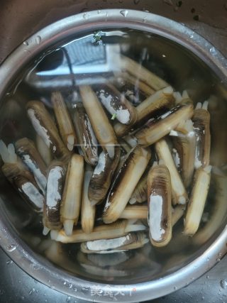 炒蛏子步骤1