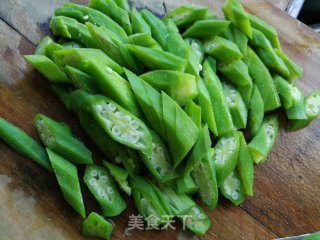 牛肉炒秋葵步骤4
