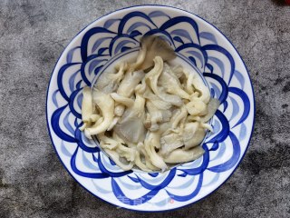 蒜蓉辣酱炒平菇步骤3