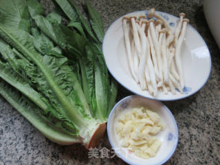 海鲜菇炒油麦菜步骤1