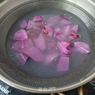 回锅肉炖紫山药步骤4