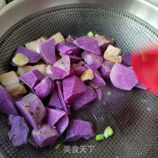 回锅肉炖紫山药步骤9