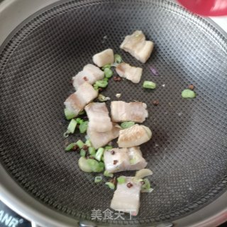 回锅肉炖紫山药步骤8