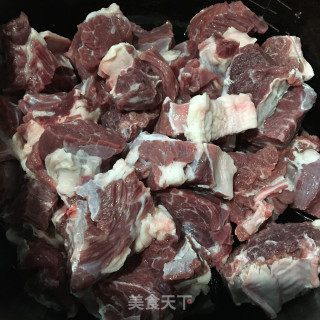 萝卜红烧牛腩步骤2