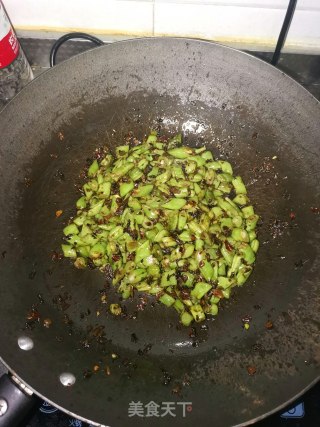 外婆菜炒四季豆步骤5