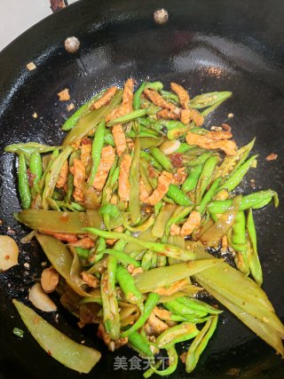 青椒莴笋肉片步骤2