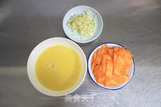 鸡蛋炒秋葵步骤2