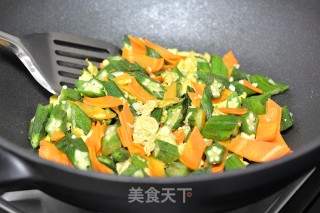 鸡蛋炒秋葵步骤8