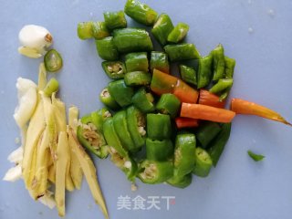 青椒鱿鱼丝步骤2