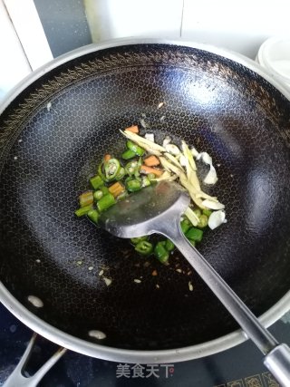 青椒鱿鱼丝步骤3