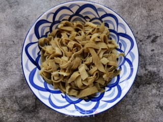 韭菜炒毛肚步骤5