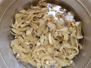 韭菜炒毛肚步骤3