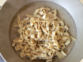 韭菜炒毛肚步骤4