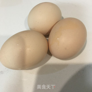 鸡蛋炒蟹味菇步骤3