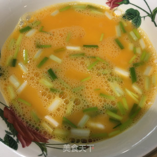 鸡蛋炒蟹味菇步骤4